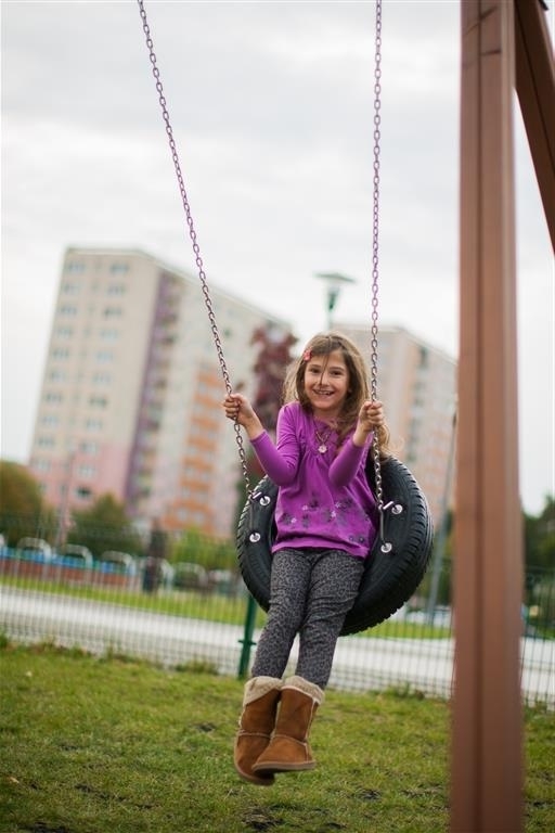 Einzel Rutsche mit Spielturm und Reifenschaukel Ansicht 4