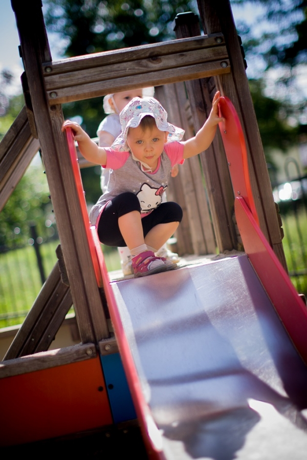 Einzel Rutsche mit Spielturm und Reifenschaukel Ansicht 6