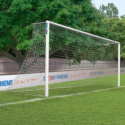Sport-Thieme Grossfeld-Fußballtor in Bodenhülsen stehend, verschraubte Gehrung, Alu