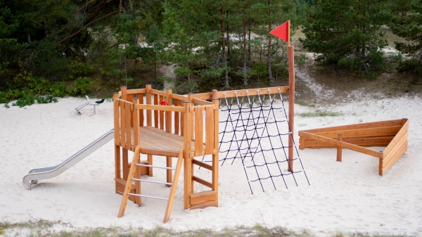 Schiff Sandkasten mit Rutsche (Robinie) Ansicht 3