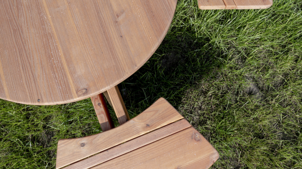 Runder Tisch & Bänke Ansicht 5