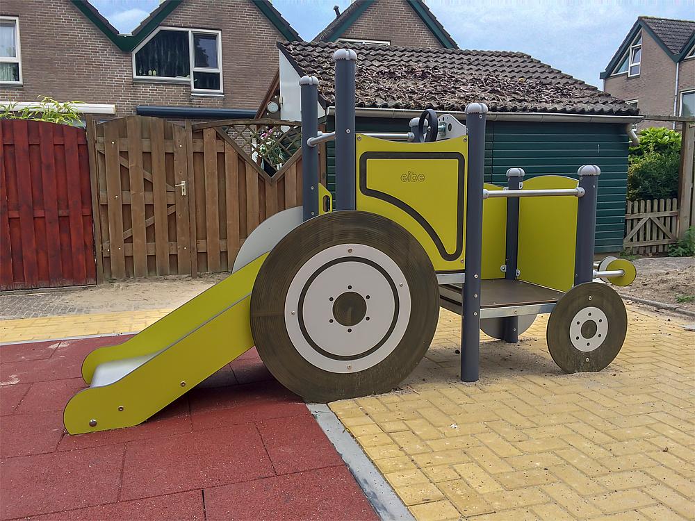 Spielanlage Traktor Ansicht 6
