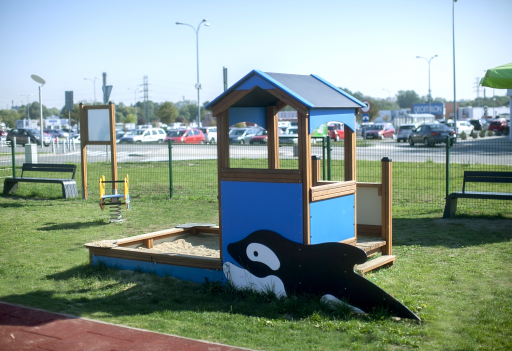 Orca Sandkasten mit Spielhaus Ansicht 3