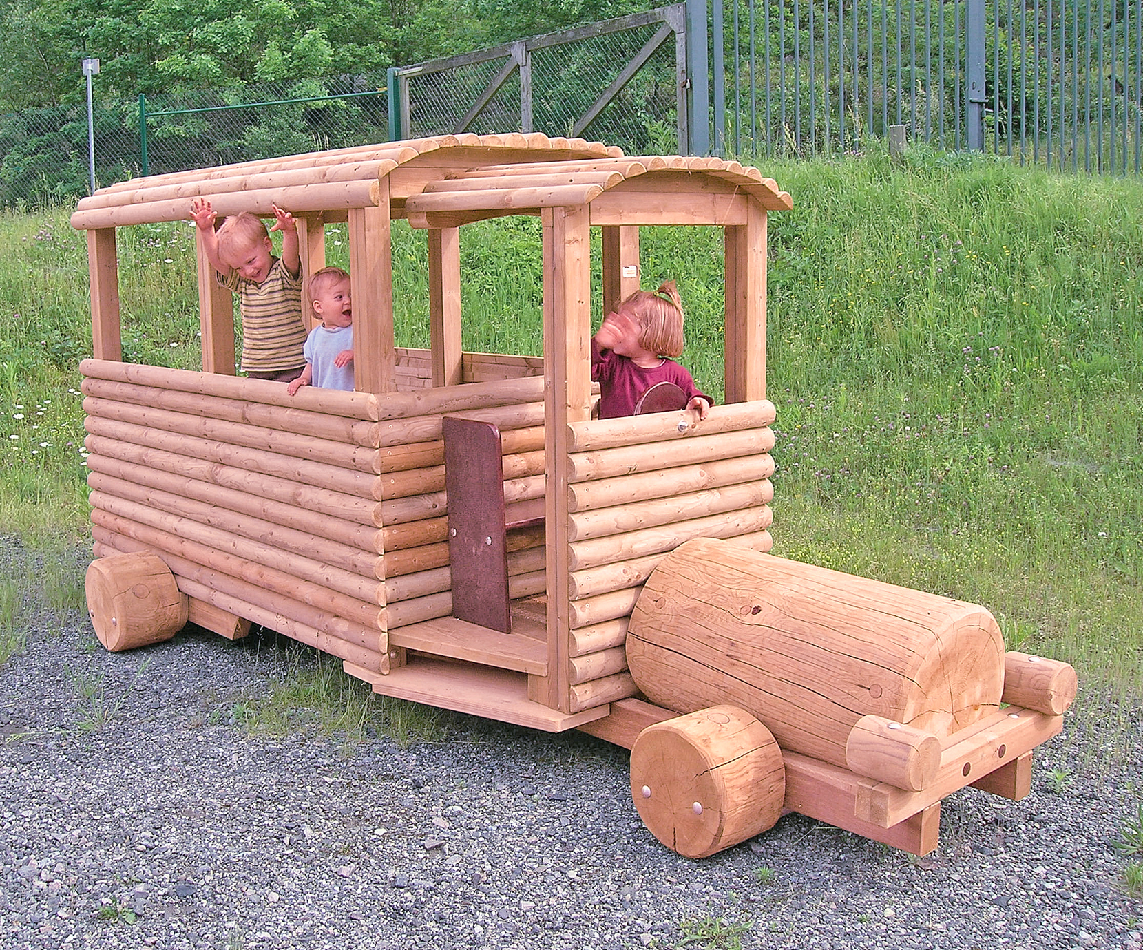 Holzbus Ansicht 2