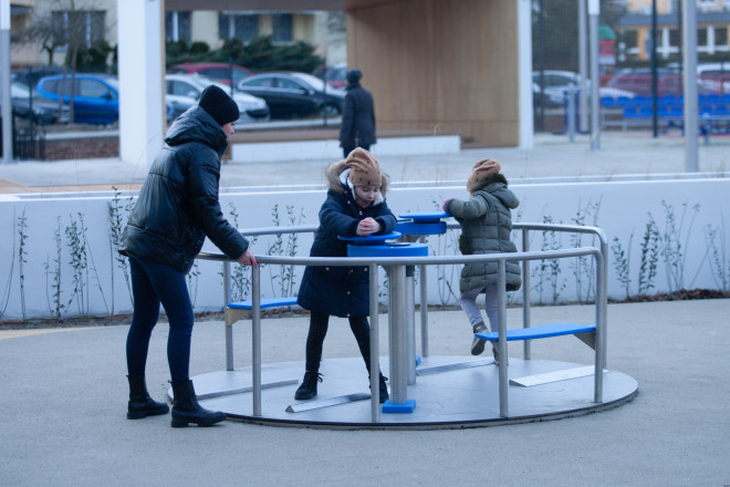 Rollstuhlgerechtes Karussell für 2 Personen Ansicht 3