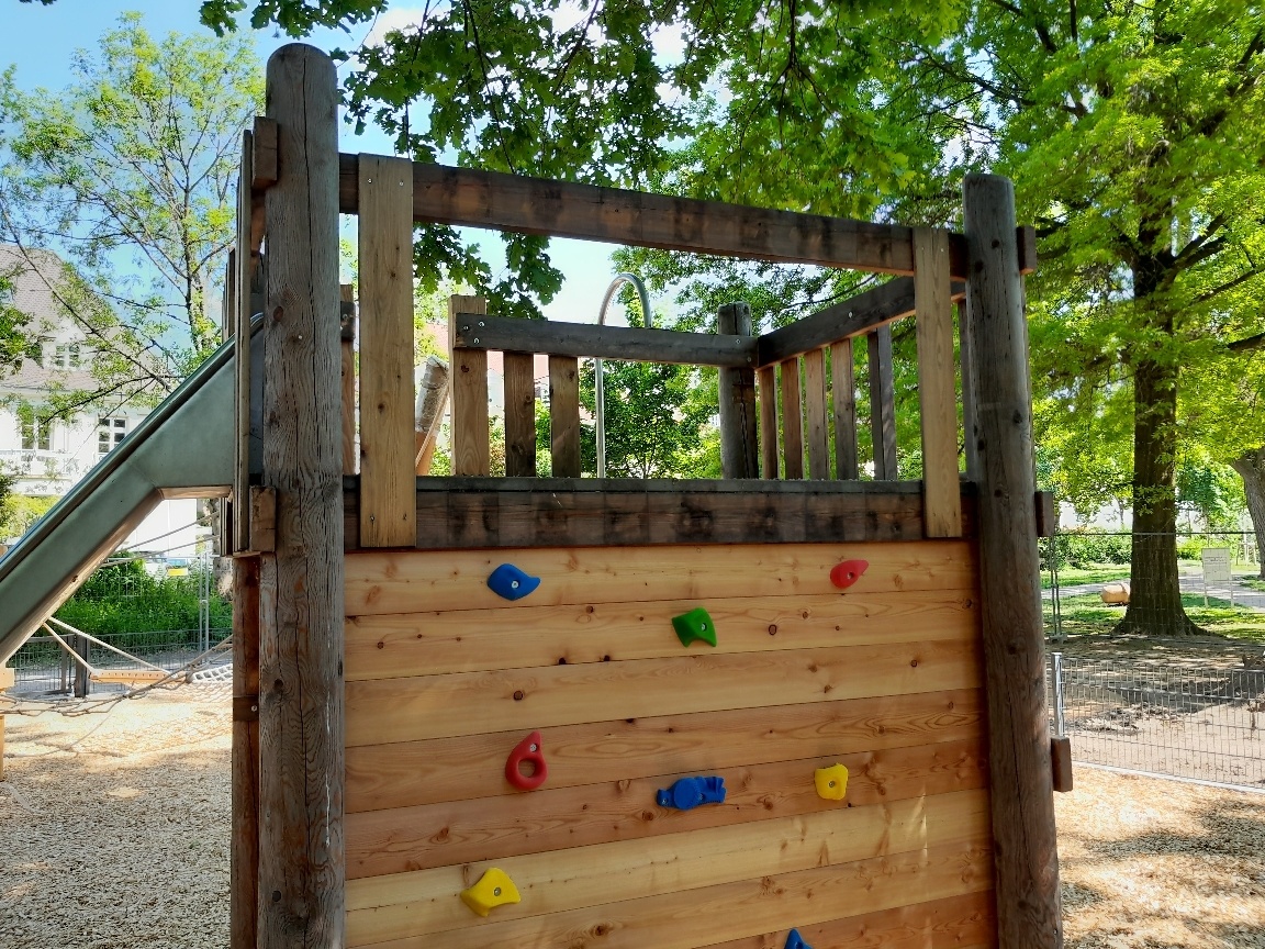 Kletterwand mit 11 Klettergriffen Ansicht 3
