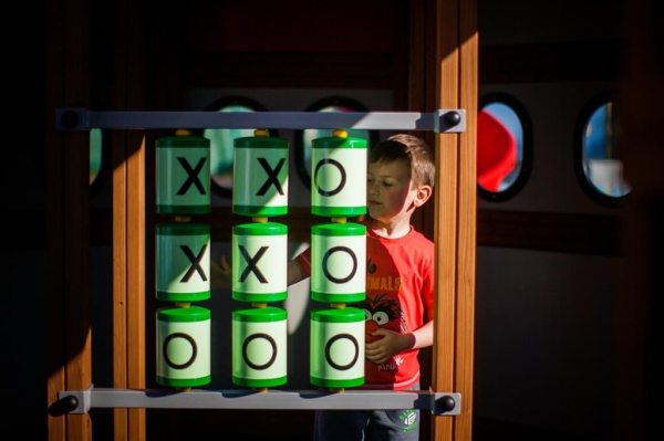 Tic-Tac-Toe Spielplatzgerät Ansicht 3