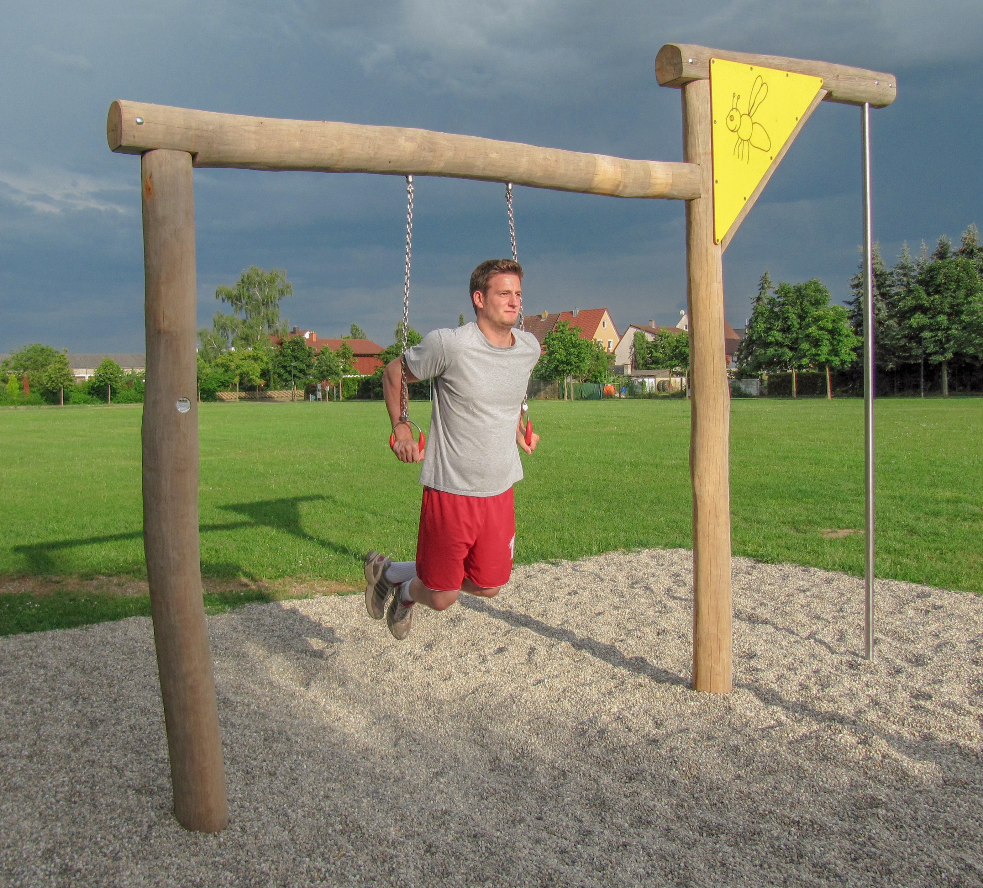 Turngerät Römische Ringe mit Kletterstange Ansicht 4