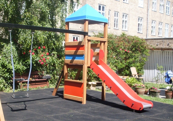 Doppelt Schaukel mit Rutsche und Spielturm Ansicht 4