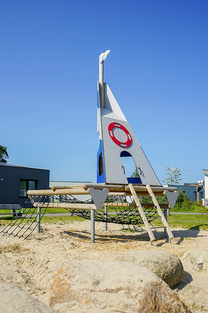 Spielschiff Katamaran Ansicht 6