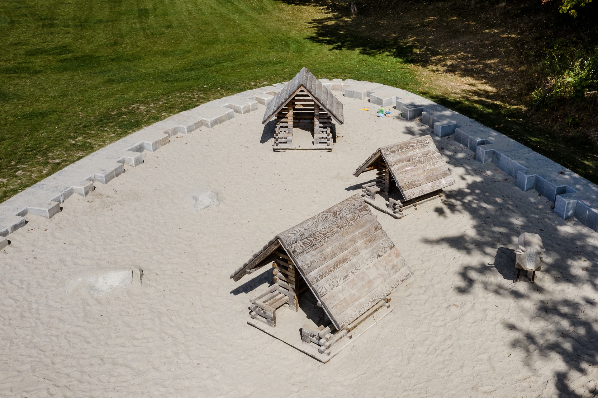 Kleines Spielhaus Ansicht 4
