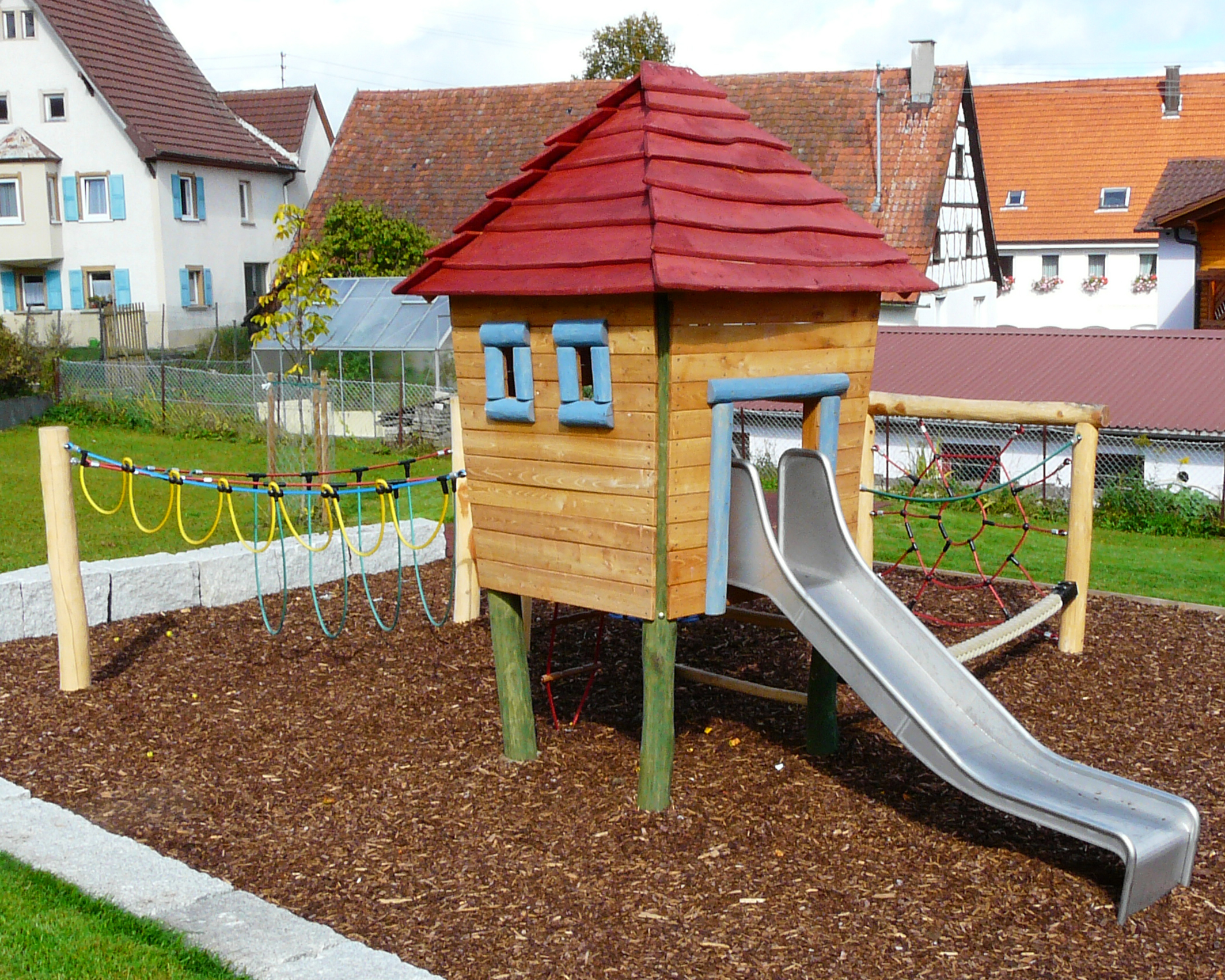 Baumhauswald Tarzan mit Rutsche