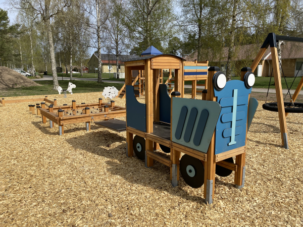Traktor Spielhaus mit Anhänger Ansicht 4