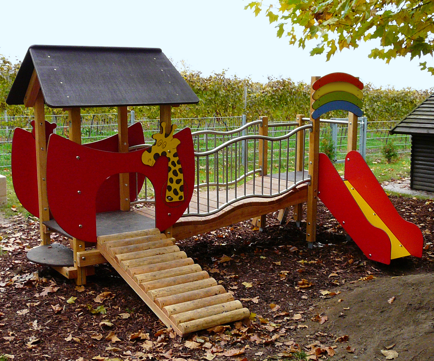 Minispielanlage Arche Noah mit Wellenbrücke Ansicht 2