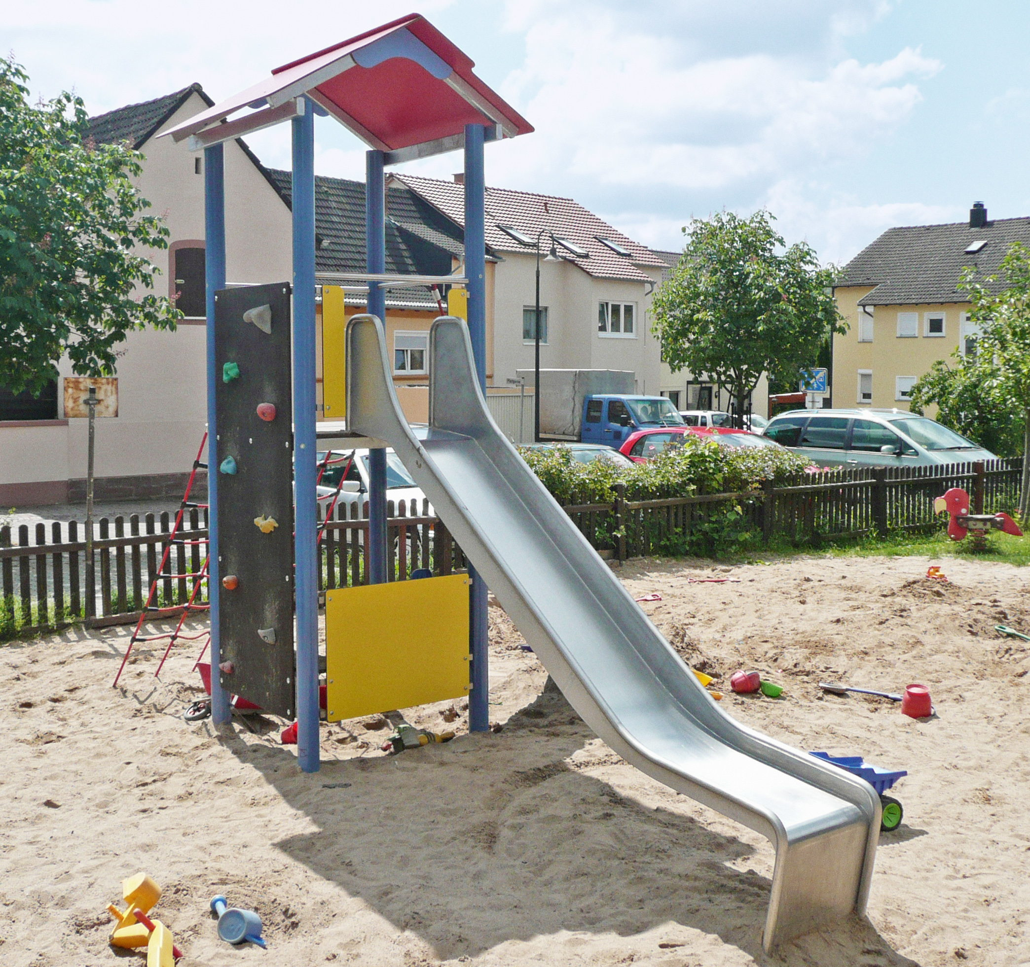 Spielturm Bergstraße Ansicht 2